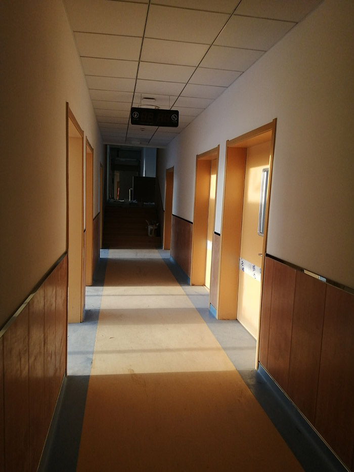 中醫(yī)院木質(zhì)門安裝完工，儒雅沉穩(wěn)上檔次